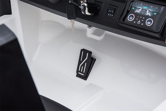 Kids Electric Ride On Range Rover Vogue White - Image 27