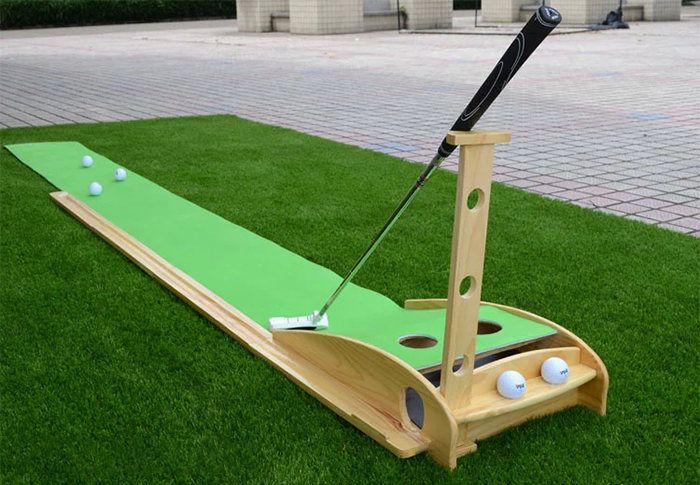 Hillman PGM Natural Wood 3m Golf Putting Trainer with Auto Ball Return